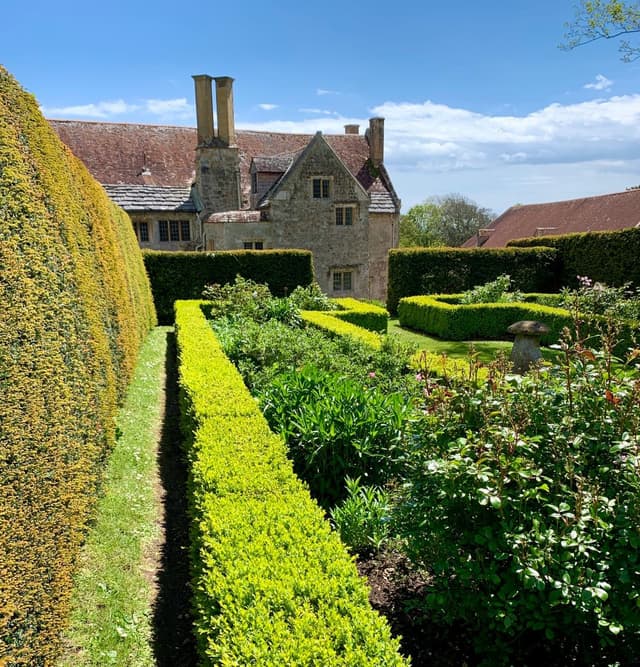  Mottistone Gardens and Estate